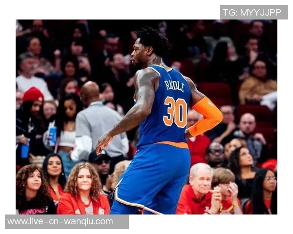 兰德尔半场表现稳定11投6中贡献14分4篮板1助攻1抢断