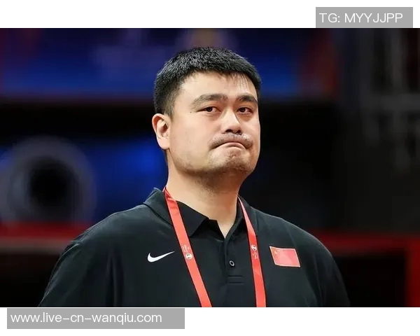 姚明回忆健身经历：早晨和上班前的秘密训练时光