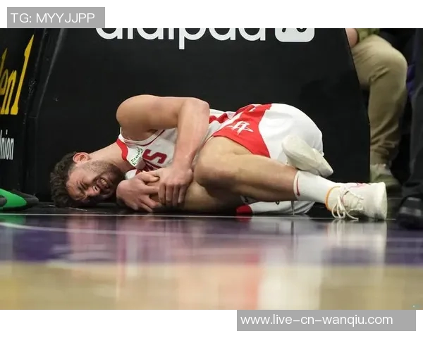 字母哥次节受伤离场前表现抢眼砍下14分5板4助让人担忧大碍是否影响后续比赛