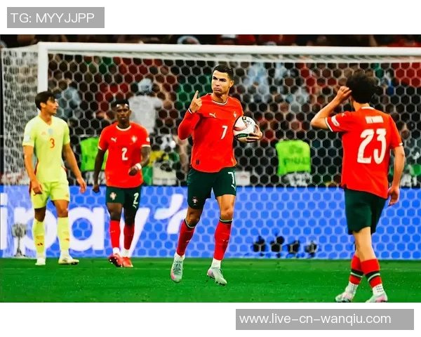 C罗因国家队停赛缺席FIFA投票B席代为投票引关注