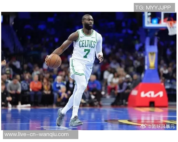 杰伦布朗谈球队战绩超预期强调保持紧迫感的重要性